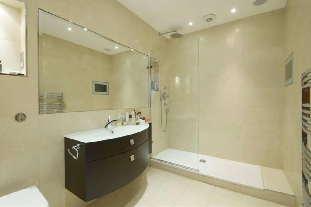 Designer 2 Bedroom Pimlico ลอนดอน ภายนอก รูปภาพ